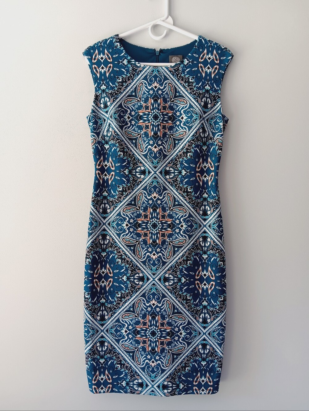 Vince Camuto Fitted Sheath Lined Dress Sleeveless Tile Pattern Teal White Size 8